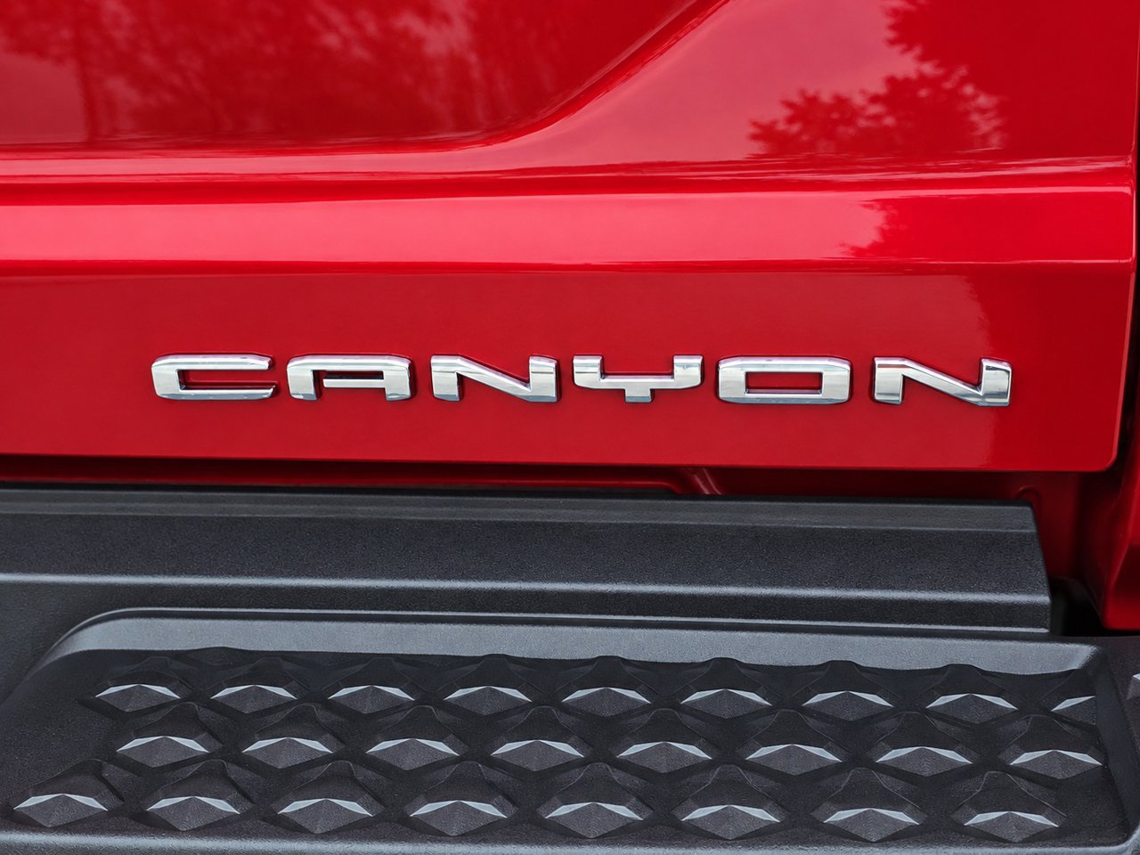 Certified 2024 GMC Canyon Denali AWD/4WD image 9