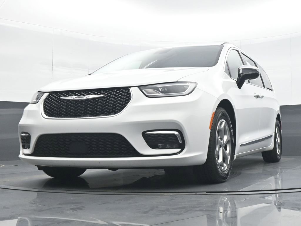 Used 2023 Chrysler Pacifica Limited image 25