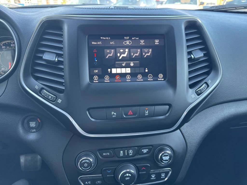 Used 2021 Jeep Cherokee Latitude Lux FWD image 19