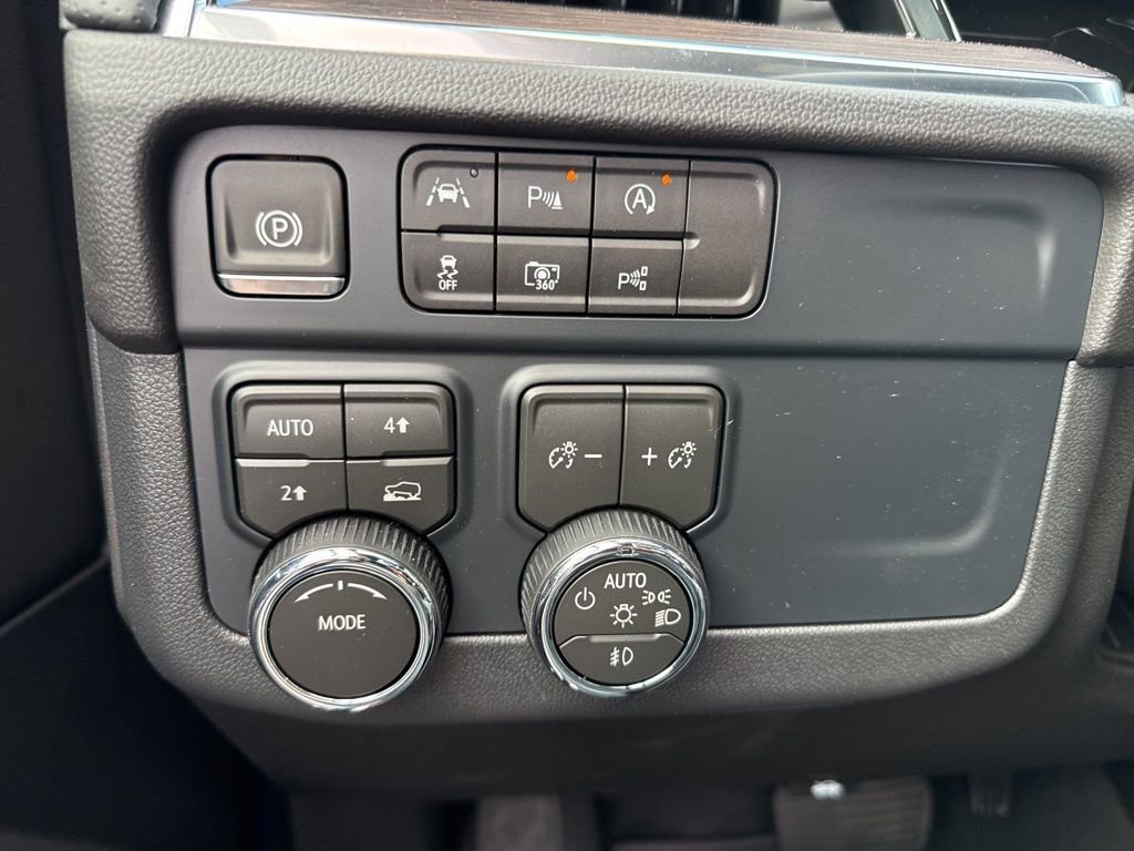 New 2026 Chevrolet Suburban Premier image 25