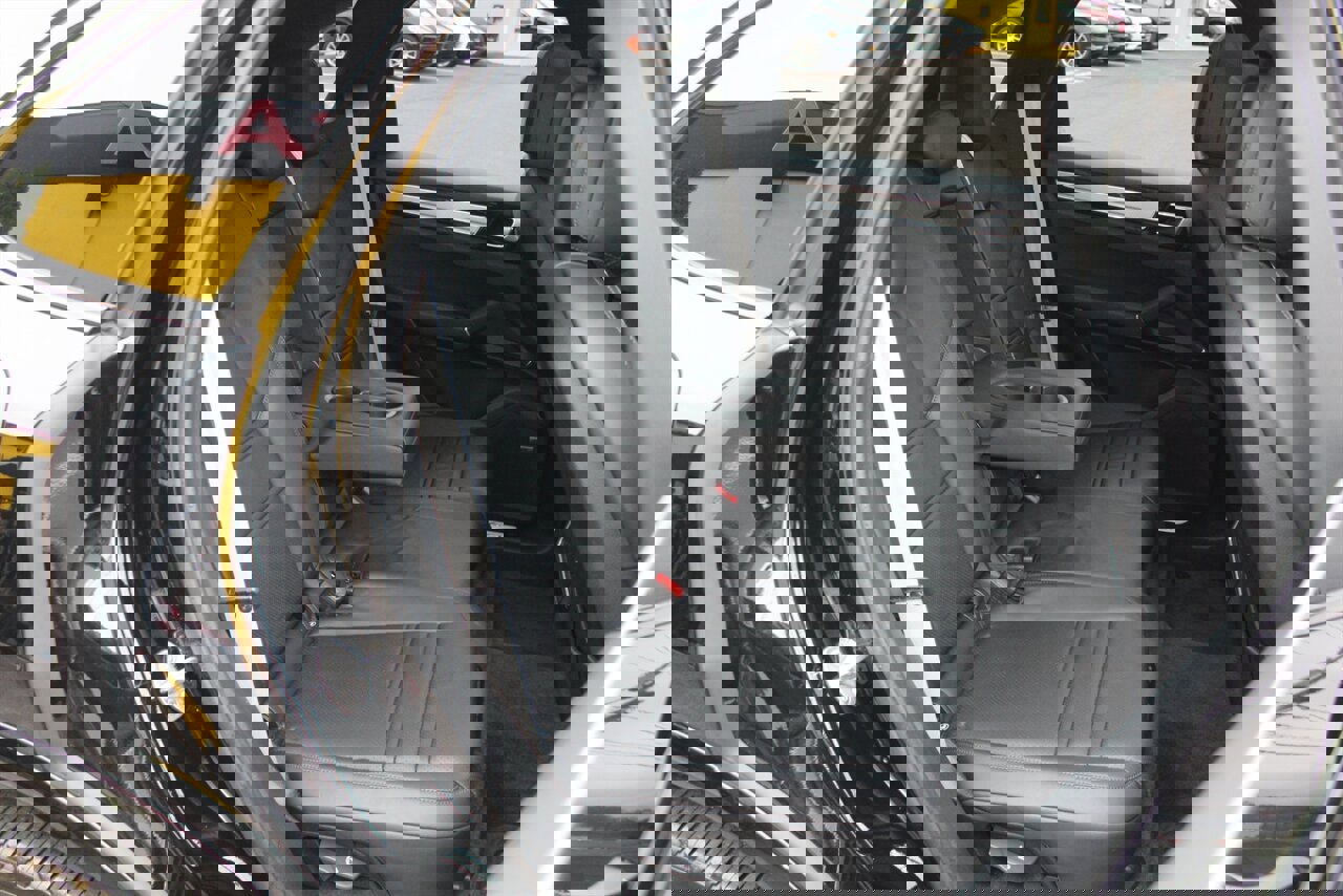 Used 2022 Porsche Cayenne Platinum Edition AWD/4WD image 19