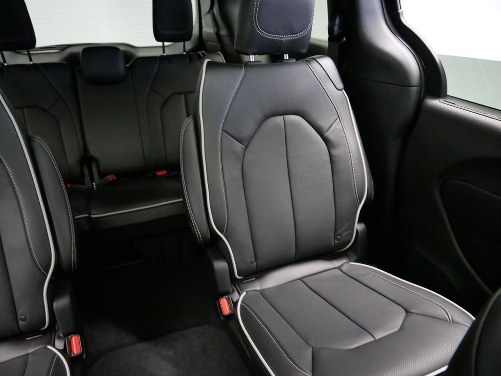 New 2026 Chrysler Pacifica Limited w/ S Appearance Package image 21