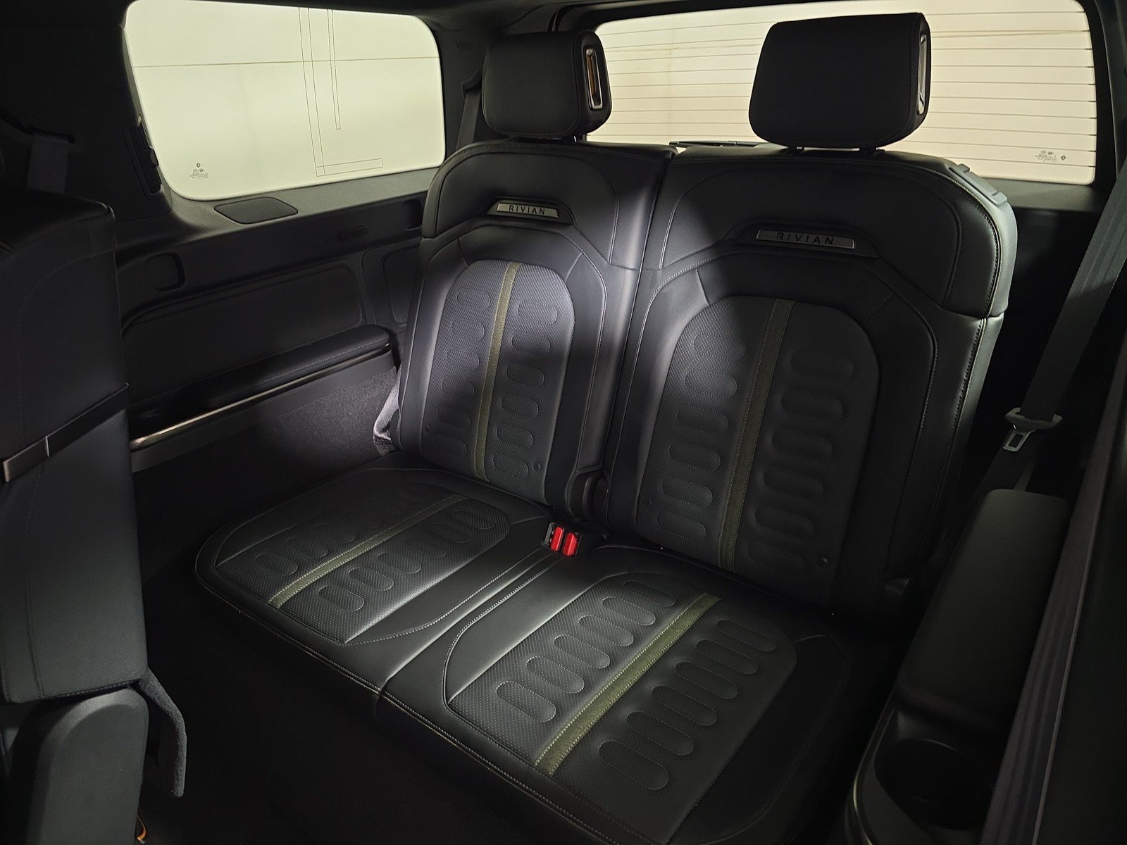 Used 2024 Rivian R1S Adventure AWD/4WD image 22