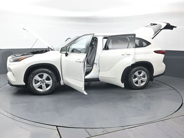 Used 2021 Toyota Highlander LE AWD/4WD image 45