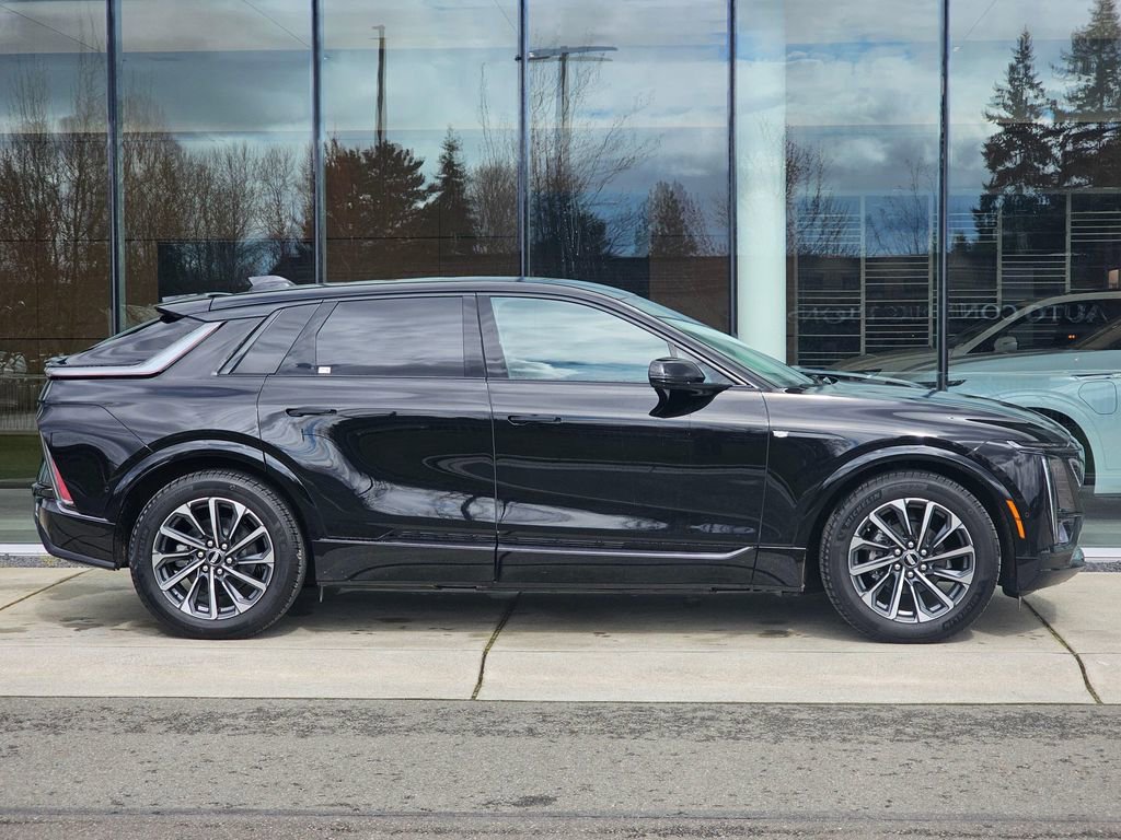 Used 2025 Cadillac Lyriq Sport image 6