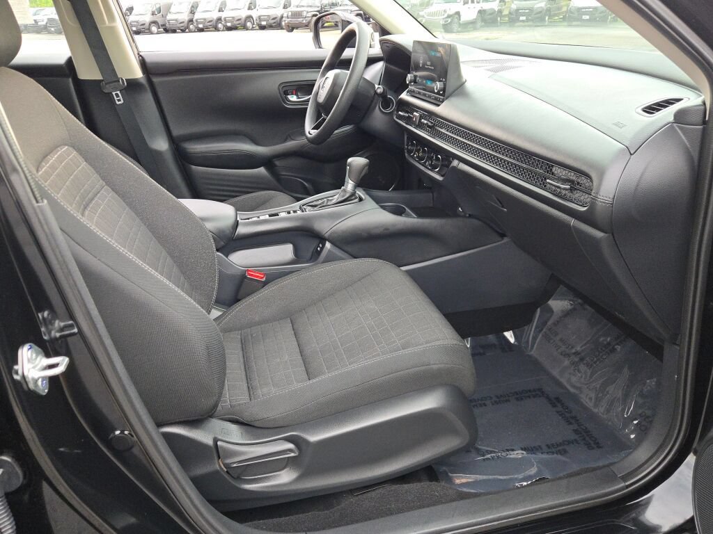 Used 2025 Honda HR-V LX image 14