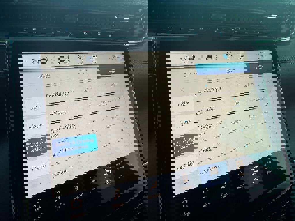 New 2025 Jeep Grand Cherokee L Limited image 30