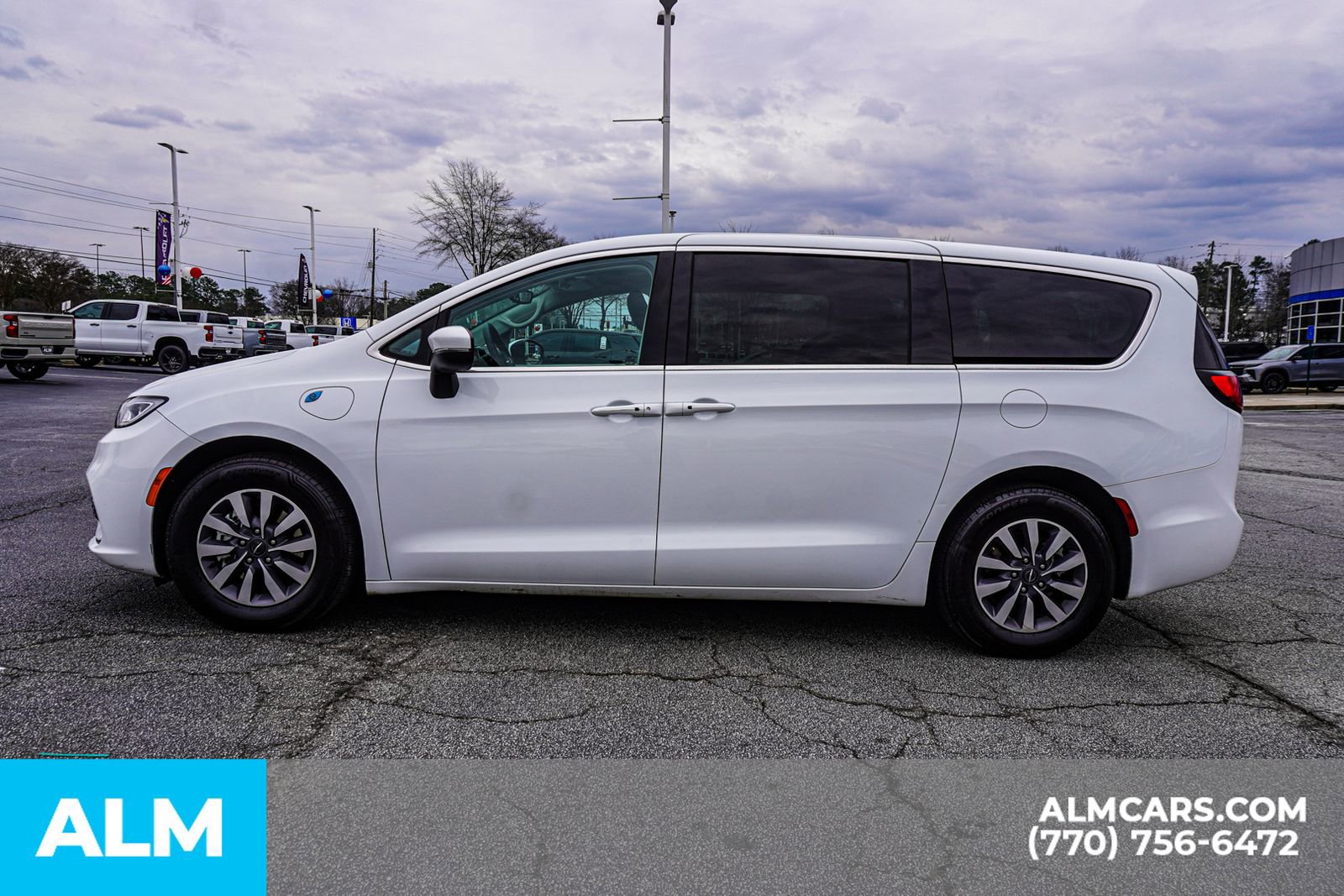 Used 2023 Chrysler Pacifica Touring-L image 10