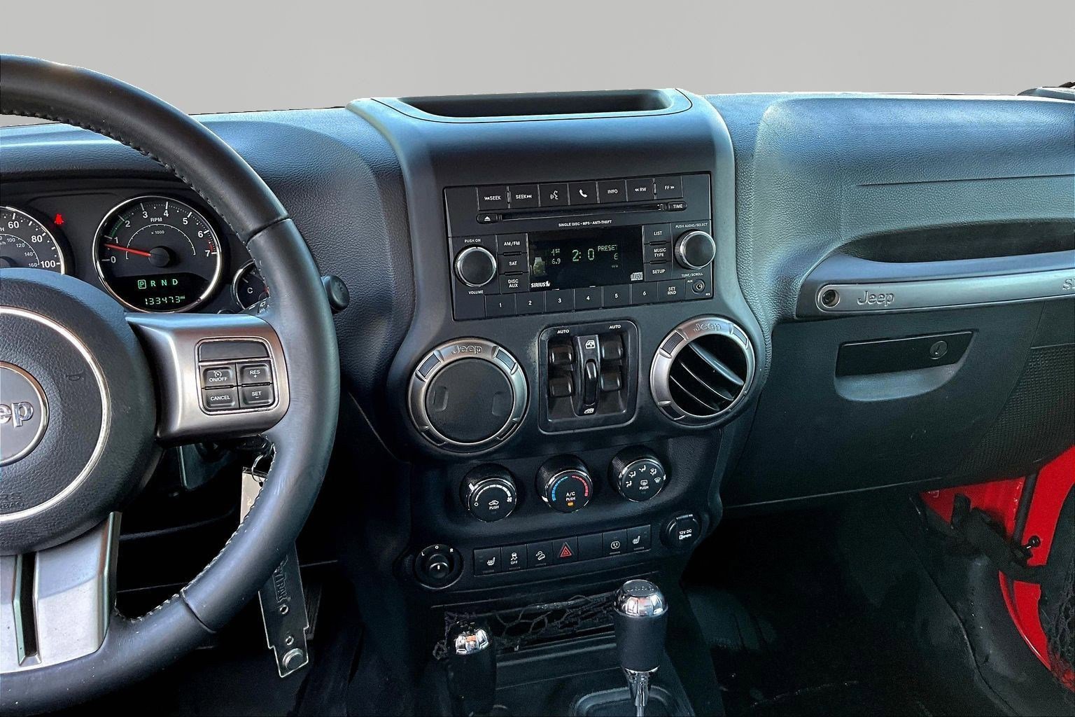 Used 2018 Jeep Wrangler Unlimited Sahara AWD/4WD image 9