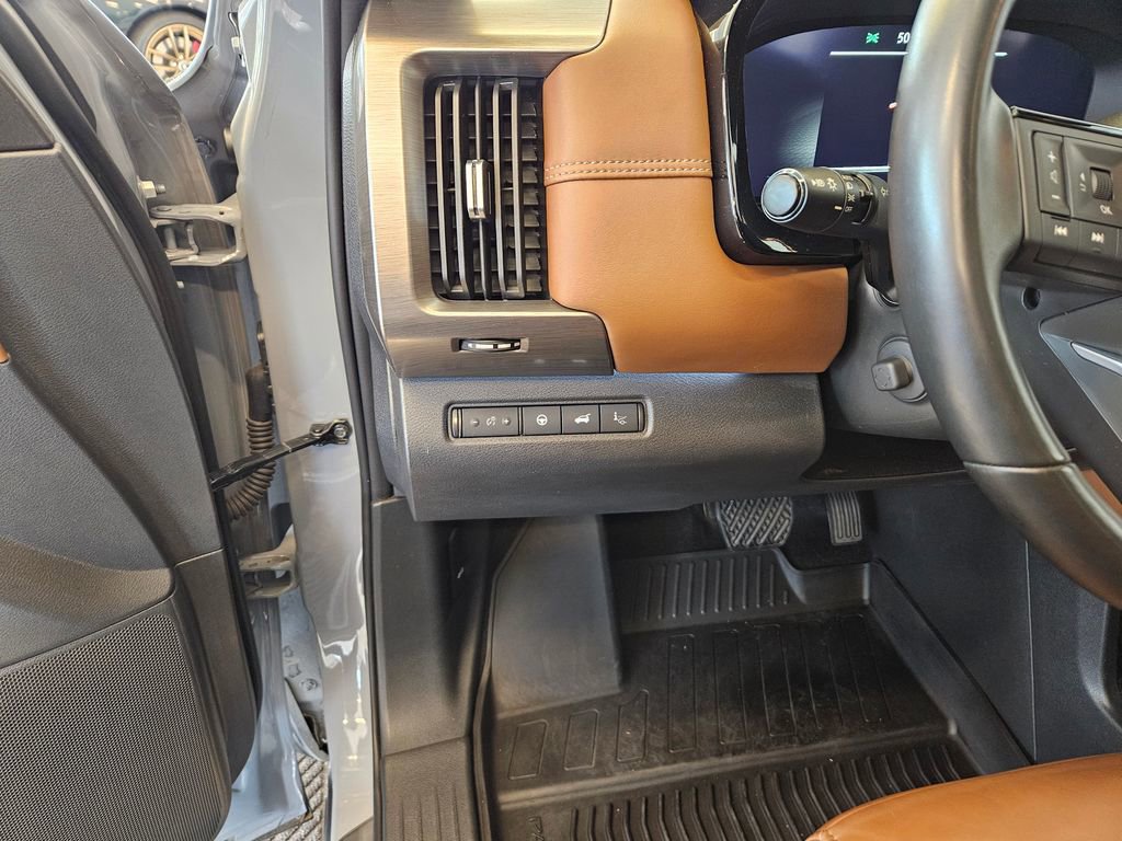 Used 2023 Nissan Pathfinder Platinum w/ Lighting Package (N93) image 16