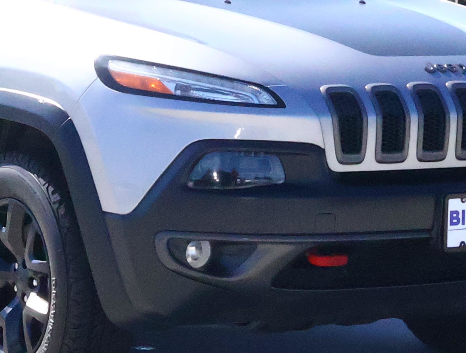 Used 2017 Jeep Cherokee Trailhawk AWD/4WD image 8