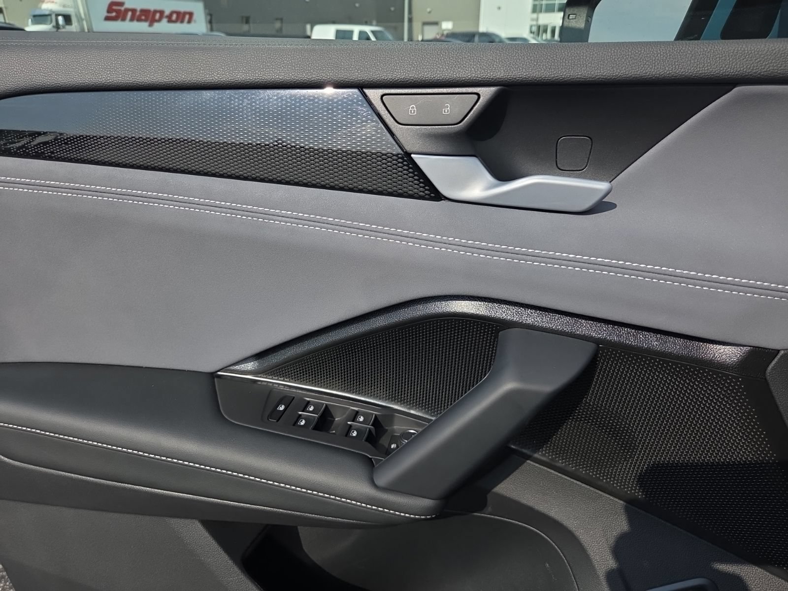 Certified 2026 Volkswagen Tiguan SE w/ Panoramic Sunroof Package FWD image 19