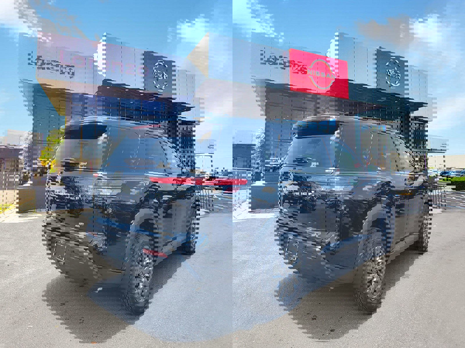 New 2025 Nissan Pathfinder S image 4