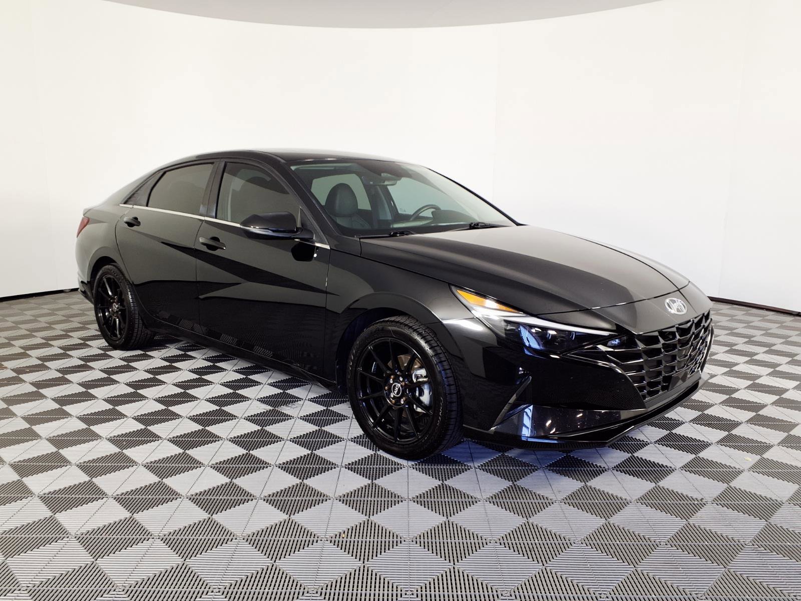 Certified 2023 Hyundai Elantra Limited FWD image 3