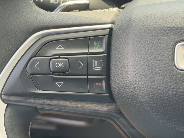 Used 2023 Jeep Grand Cherokee L Limited w/ Black Appearance Package AWD/4WD image 18