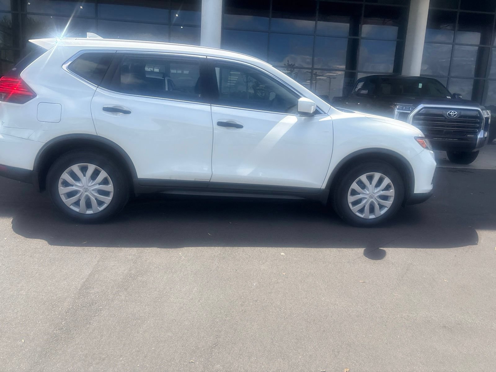 Used 2017 Nissan Rogue S AWD/4WD image 14