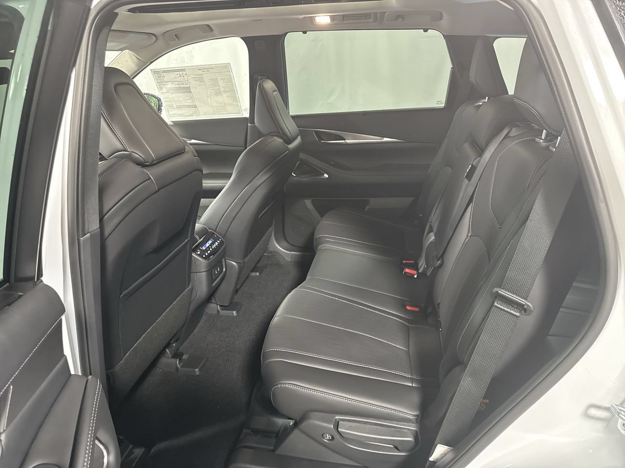 Certified 2026 INFINITI QX60 Luxe w/ Cargo Package AWD/4WD image 5
