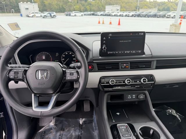 Certified 2025 Honda Pilot Touring image 17