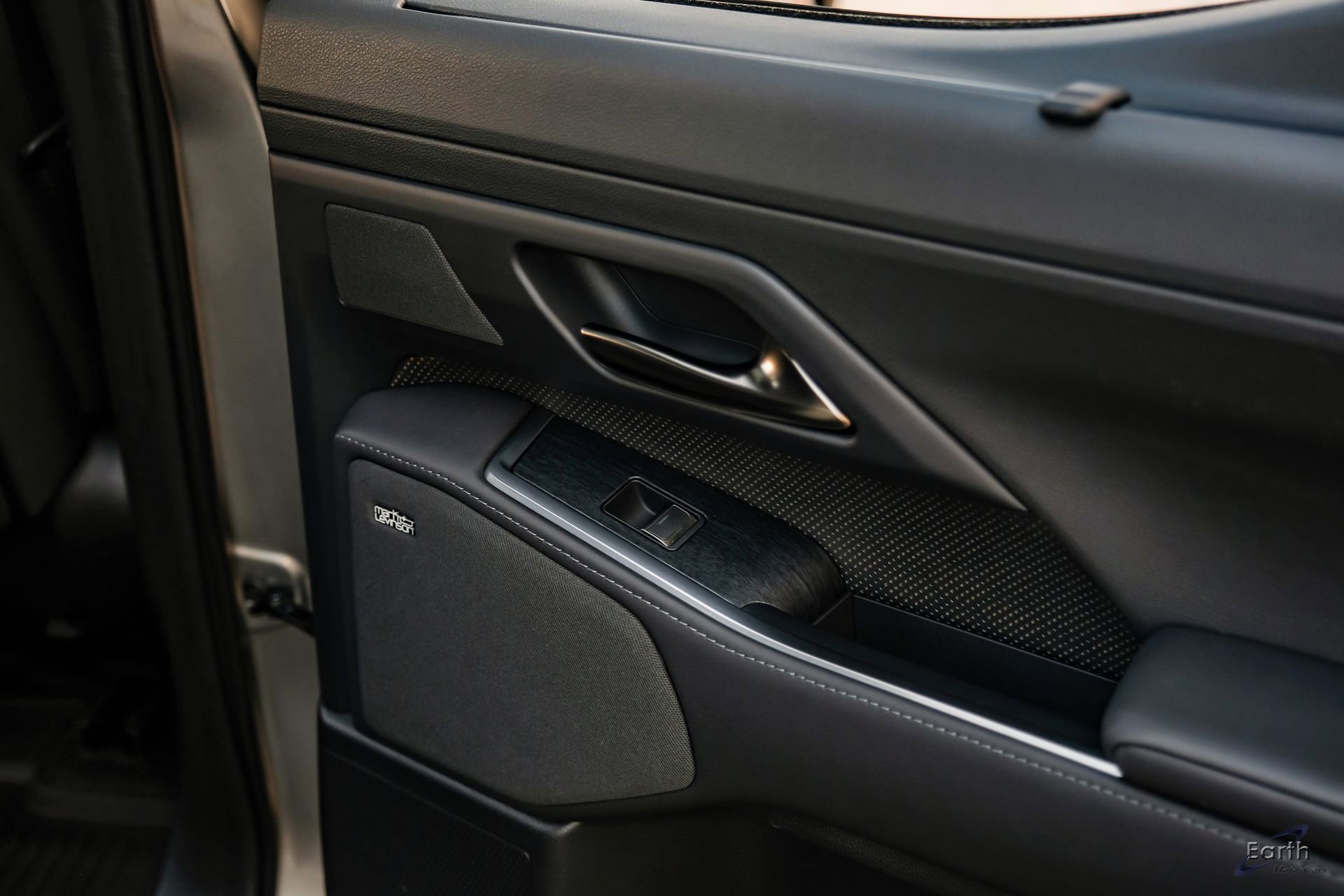 Used 2025 Lexus GX 550 550 Luxury+ HUD Traffic LIFTED w/ Accessory Package (2T) image 97