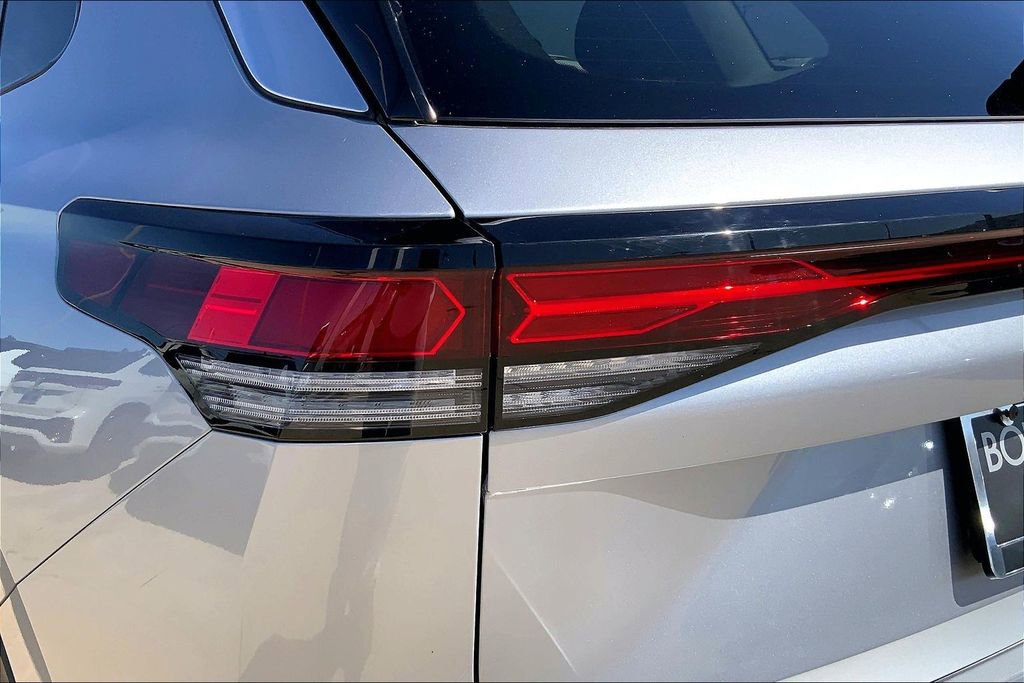 Certified 2025 Volkswagen Tiguan S image 29