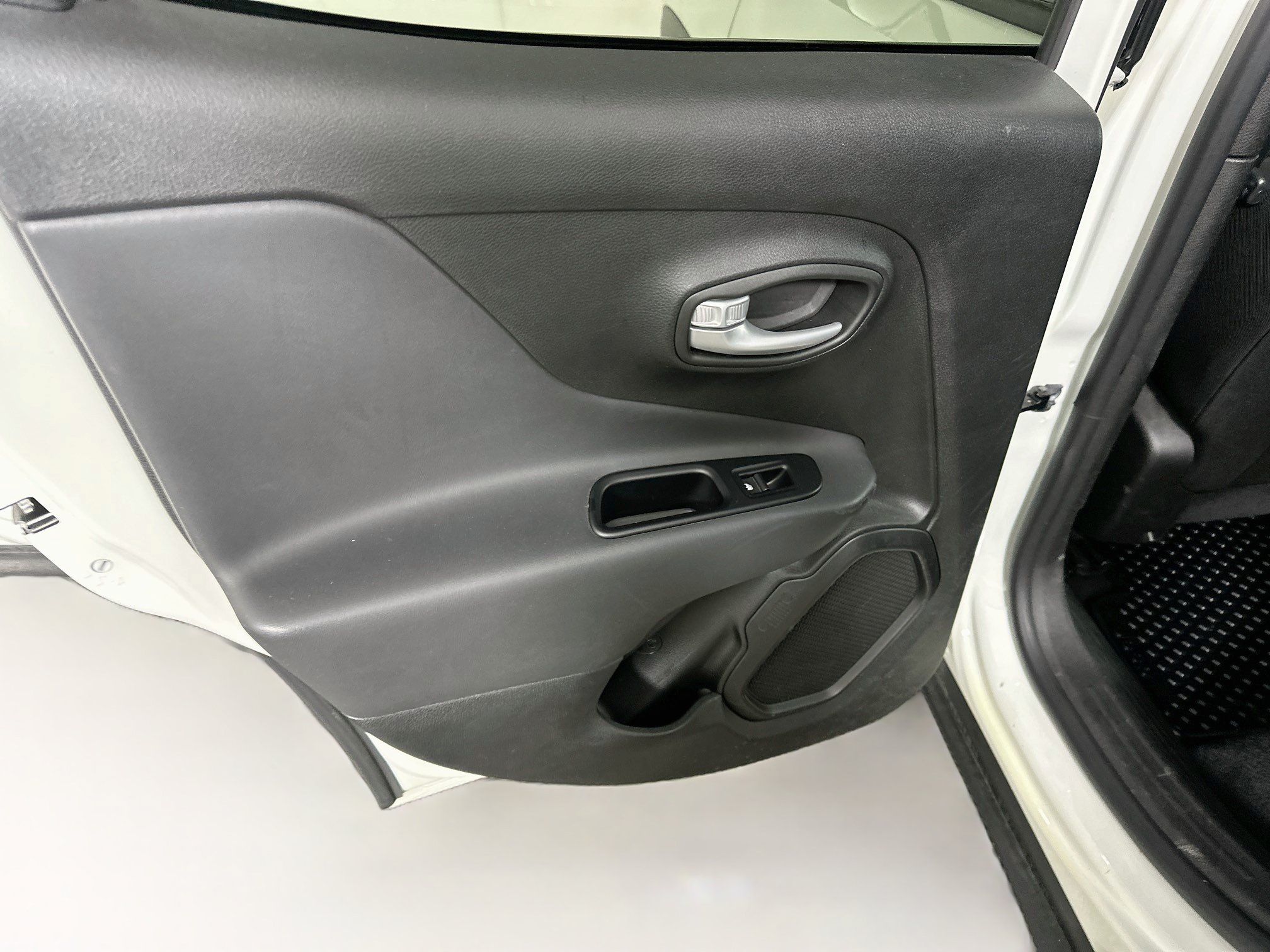 Used 2023 Jeep Renegade Latitude AWD/4WD image 26