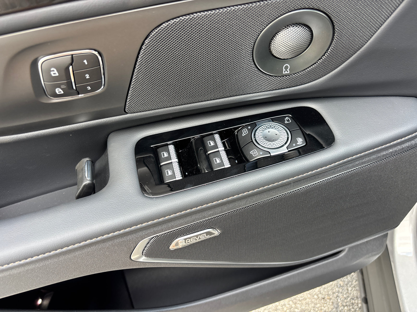 New 2026 Lincoln Nautilus Reserve AWD/4WD image 13