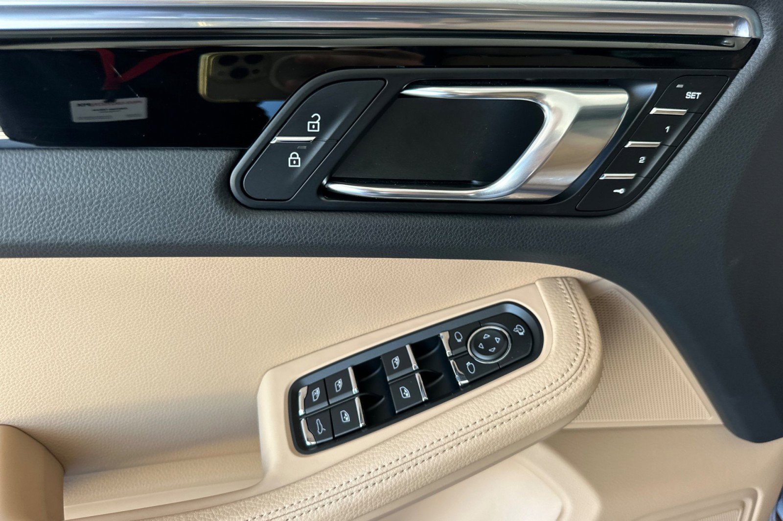 Certified 2023 Porsche Macan AWD image 12