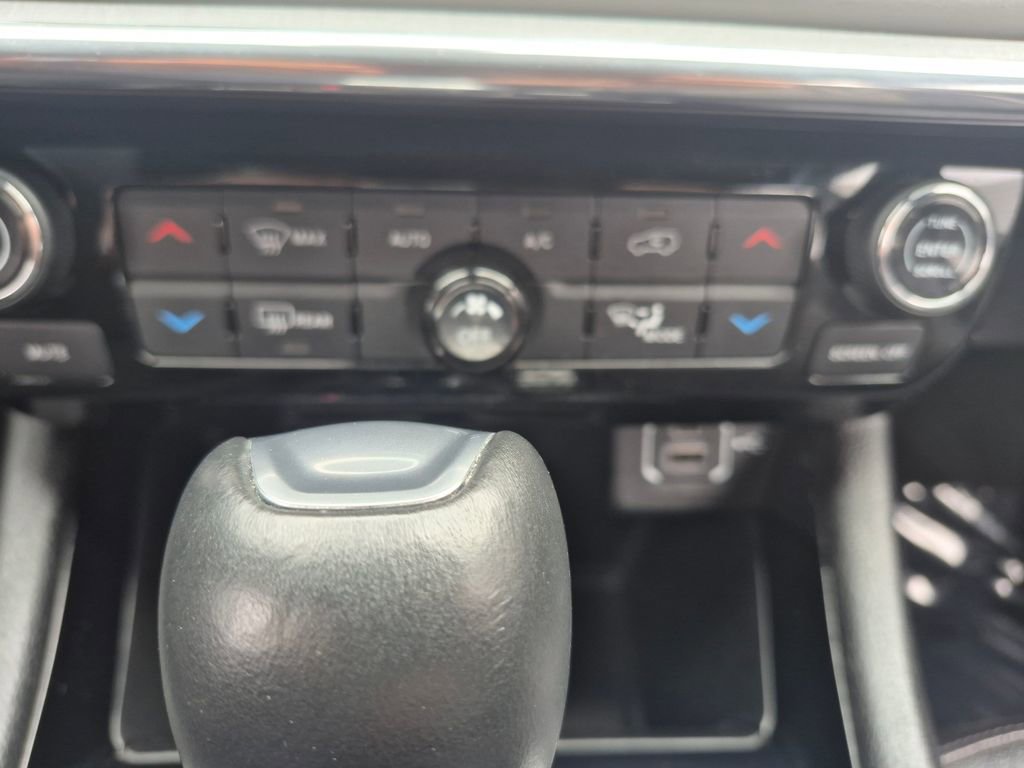 Used 2023 Jeep Compass Limited w/ Elite Group AWD/4WD image 18