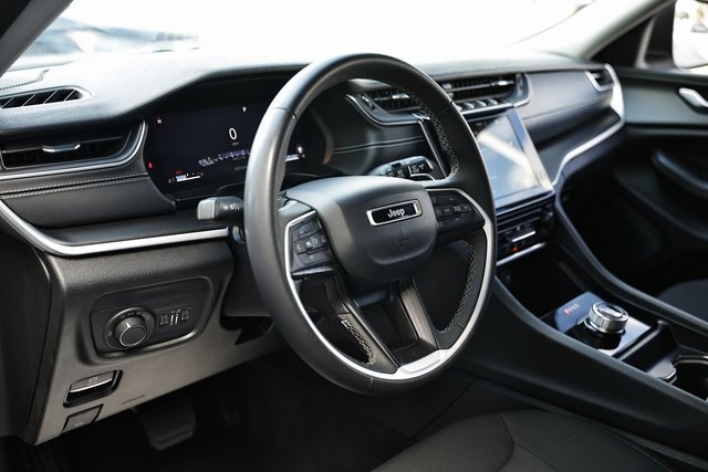 Used 2023 Jeep Grand Cherokee L Laredo image 20