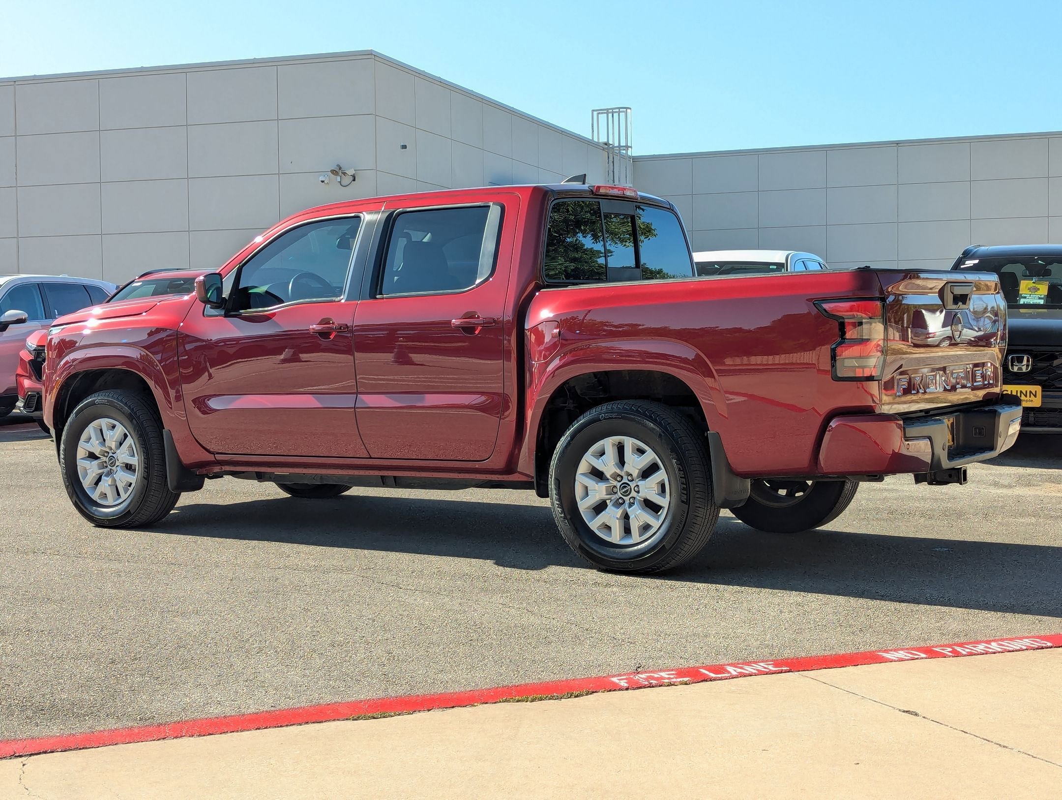 Used 2022 Nissan Frontier SV image 4