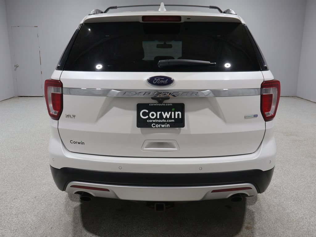 Used 2016 Ford Explorer XLT w/ Equipment Group 202A AWD/4WD image 3