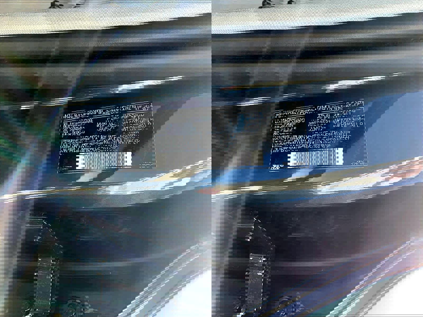 Used 2025 Volvo XC60 T8 Plus w/ Protection Package Premier image 34