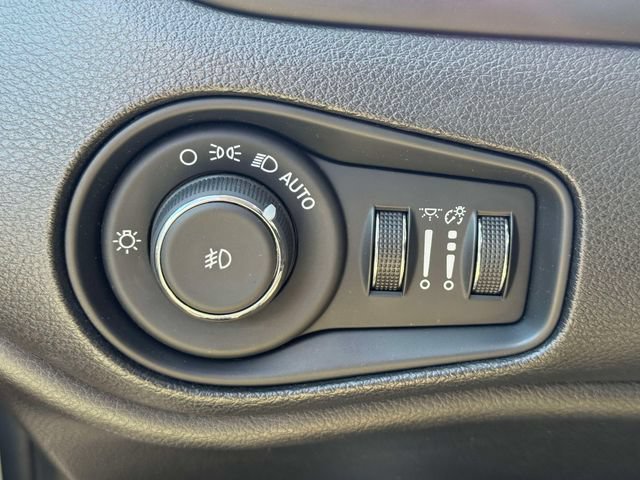 Used 2017 Jeep Renegade Trailhawk AWD/4WD image 23