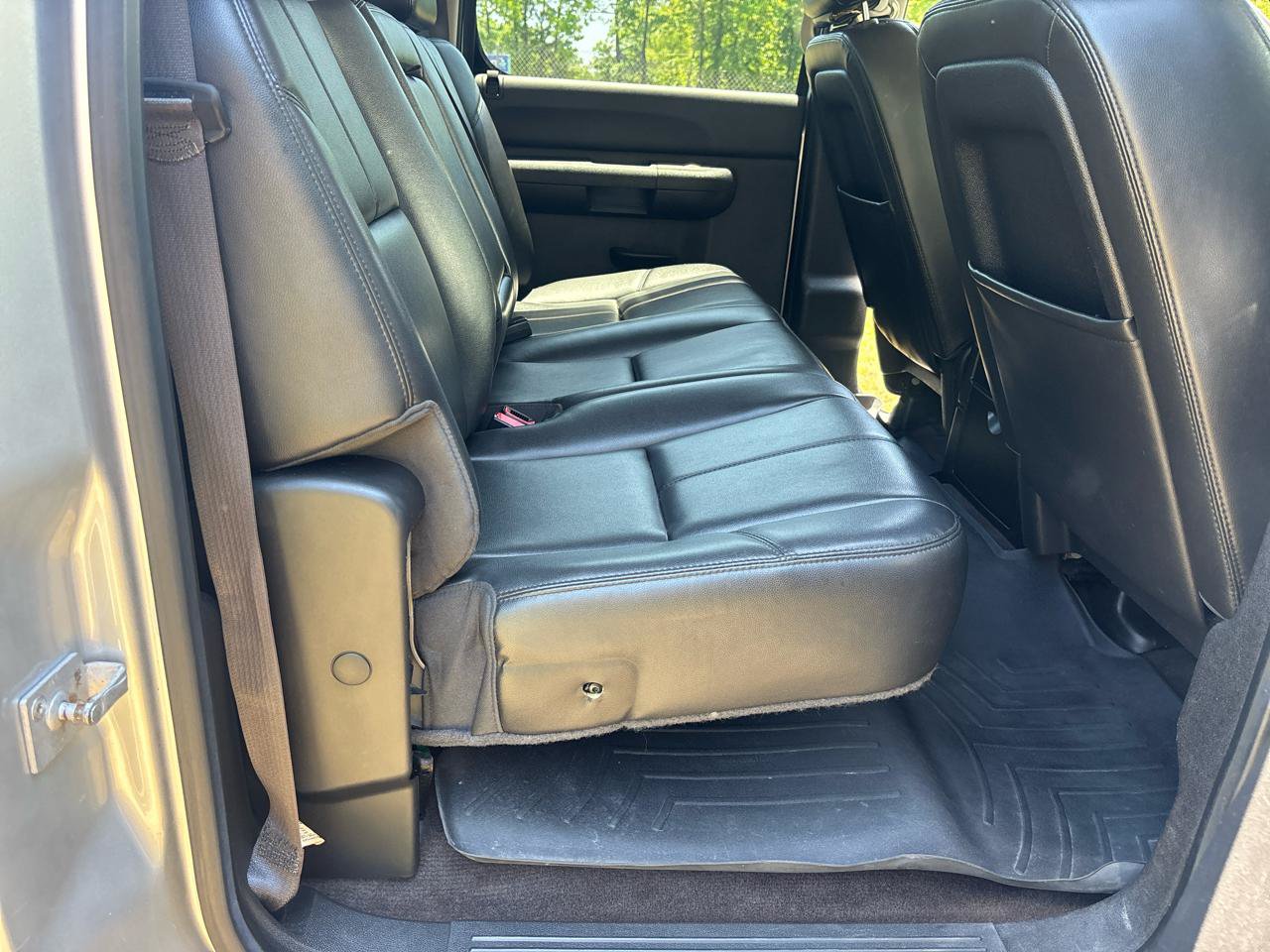 Used 2014 Chevrolet Silverado 2500 LT w/ Interior Plus Package AWD/4WD image 19