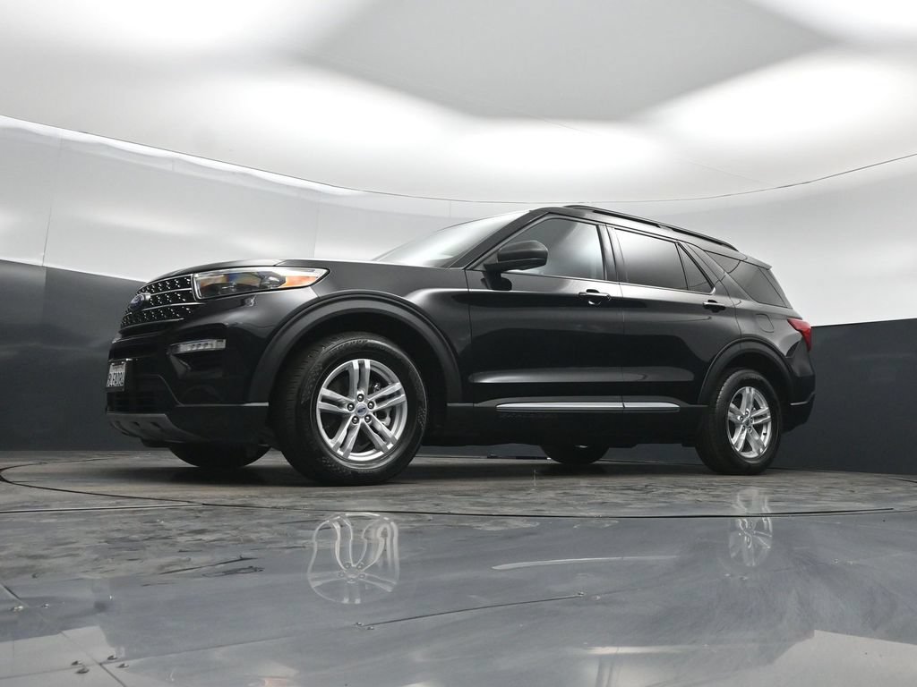 Certified 2023 Ford Explorer XLT w/ Equipment Group 202A RWD image 40