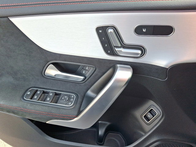 Used 2023 Mercedes-Benz CLA 250 4MATIC image 12