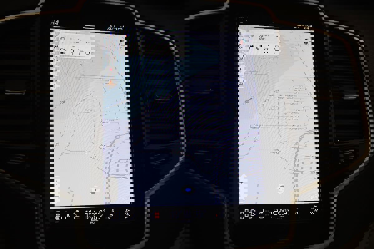 Used 2023 Volvo XC90 B6 Plus w/ Protection Package Premier image 9