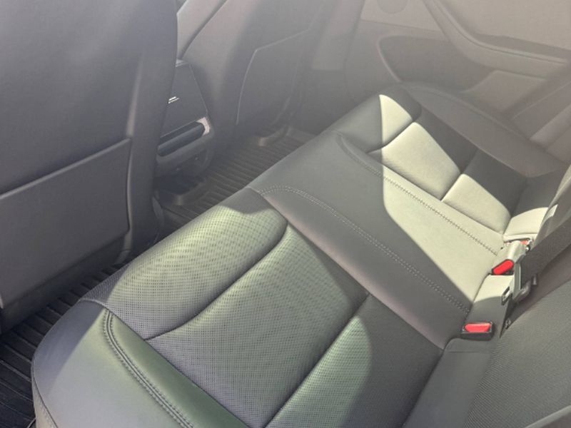 Used 2025 Tesla Model 3 Long Range RWD image 9