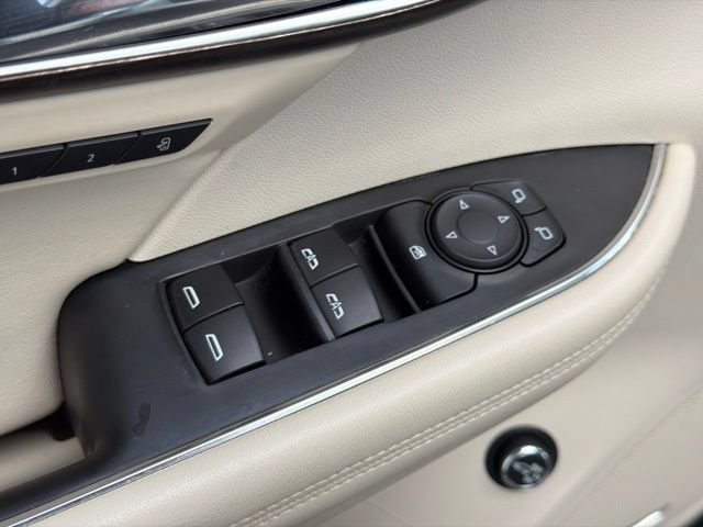 Used 2022 Buick Envision Avenir w/ Technology Package II FWD image 10