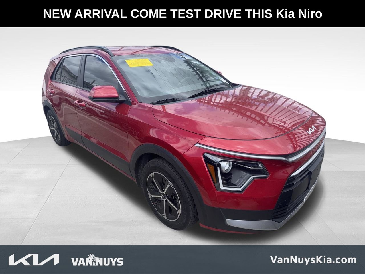 Used 2023 Kia Niro LX FWD image 2