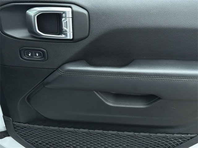 Used 2022 Jeep Wrangler Unlimited Sahara image 39