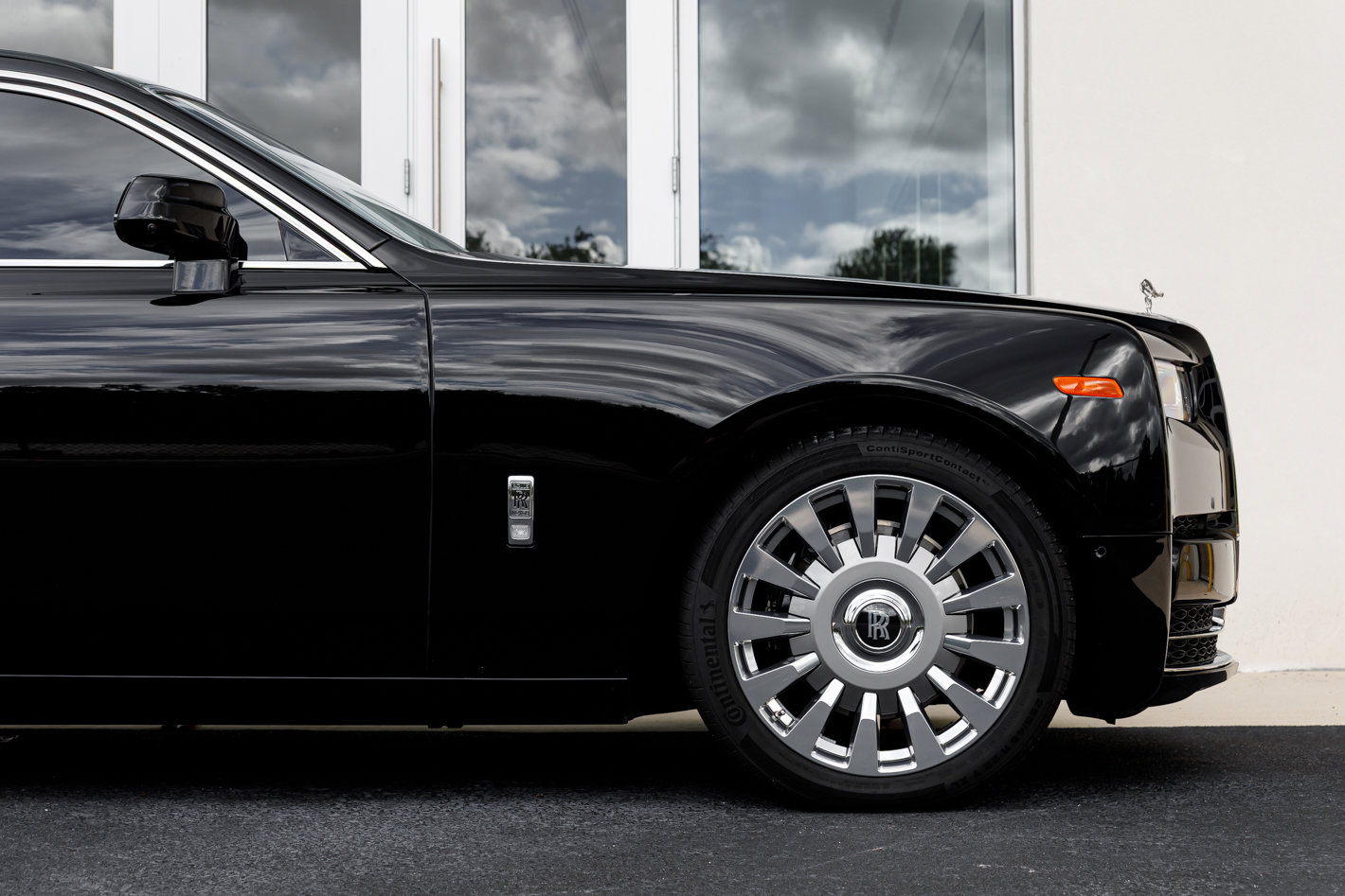 Used 2024 Rolls-Royce Phantom Sedan image 4