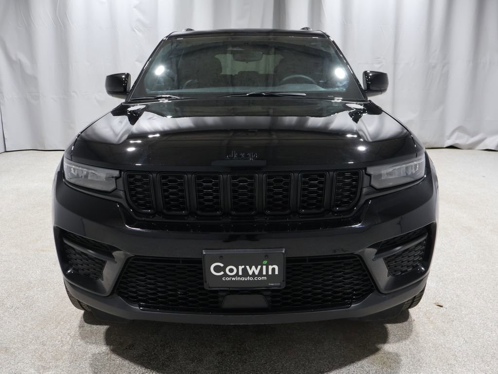 Used 2024 Jeep Grand Cherokee Altitude image 8