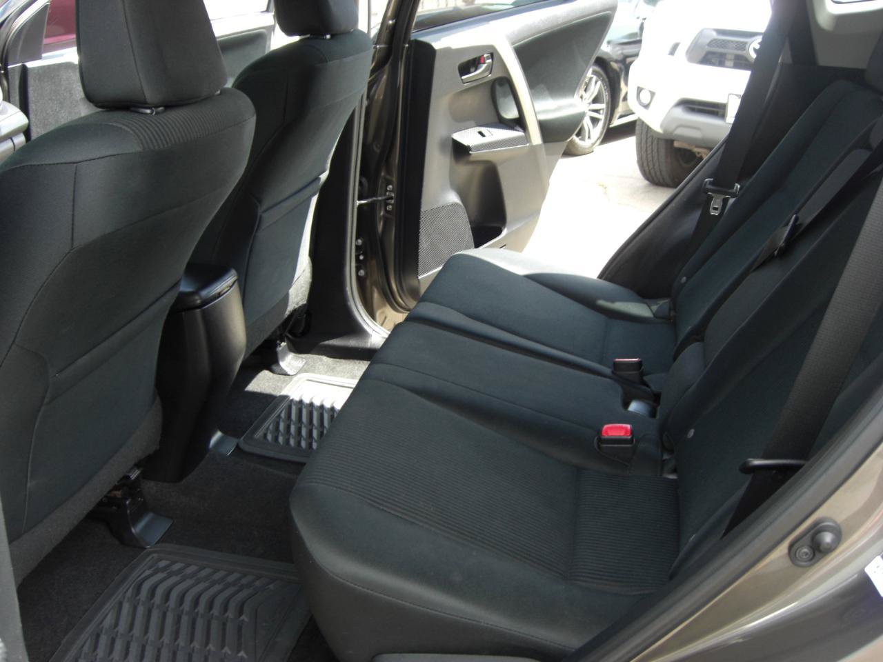 Used 2015 Toyota RAV4 LE FWD image 15