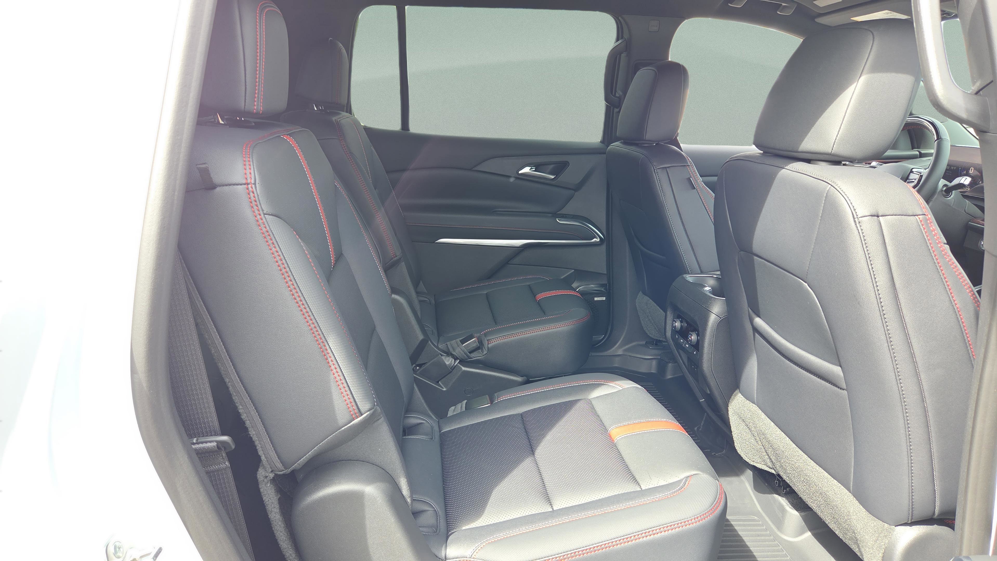 New 2026 Chevrolet Traverse RS w/ LPO, Floor Liner Package FWD image 18