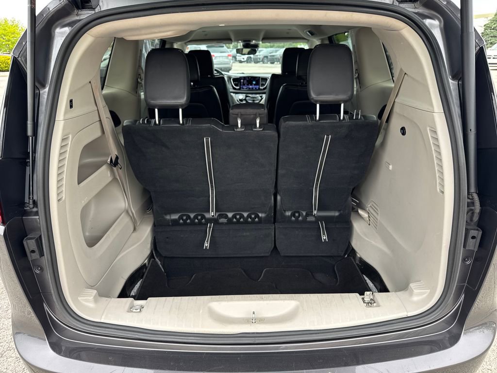 Used 2022 Chrysler Pacifica Touring-L FWD image 27