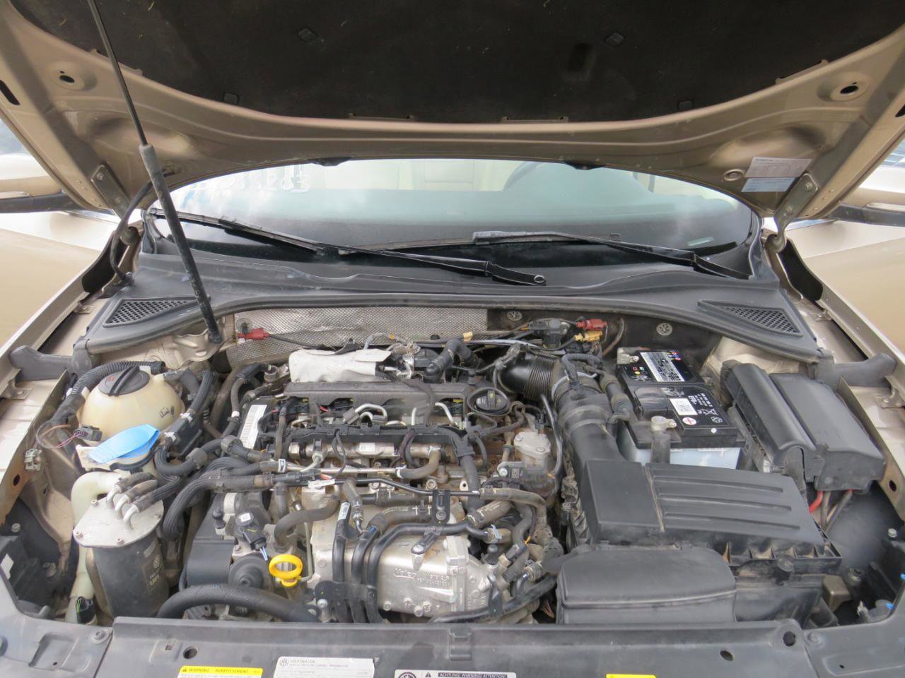 Used 2015 Volkswagen Passat TDI SE FWD image 31