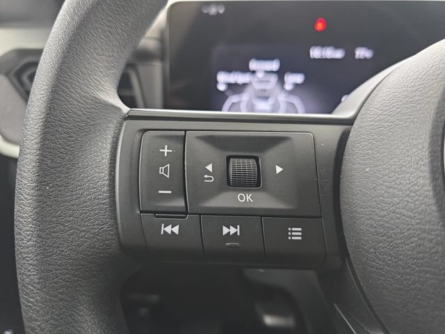 Used 2025 Nissan Kicks SV AWD/4WD image 32