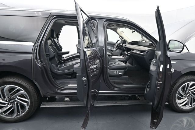Used 2025 Lincoln Navigator L Reserve AWD/4WD image 22