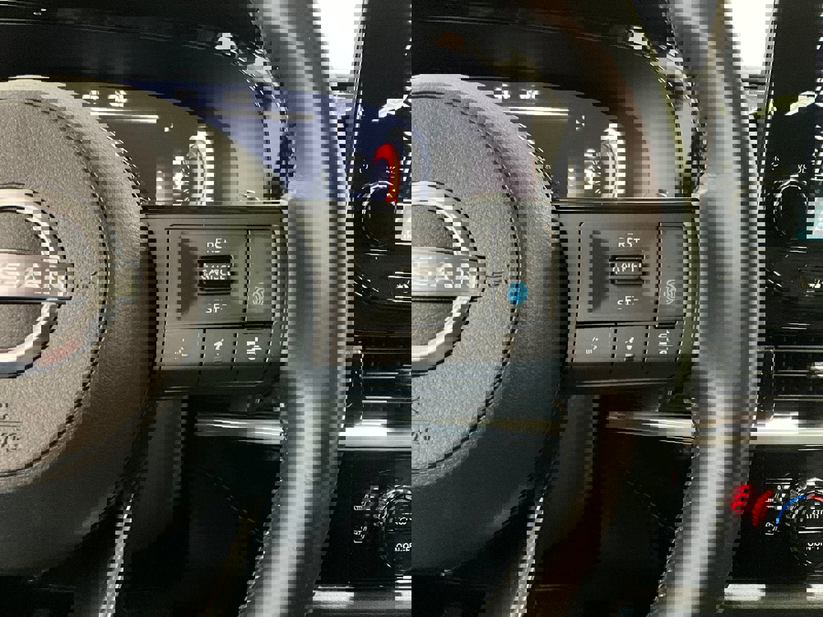 Used 2023 Nissan Pathfinder Platinum image 19